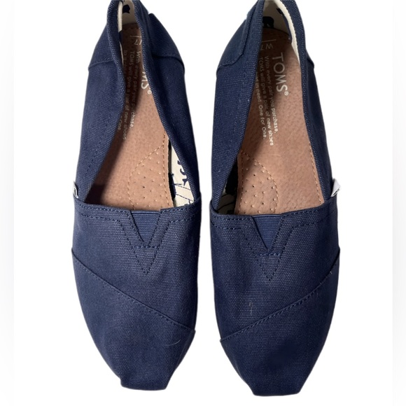 TOMS 7 flats brand new! Royal blue on outside. Dinosaur pattern on inside - Picture 1 of 4